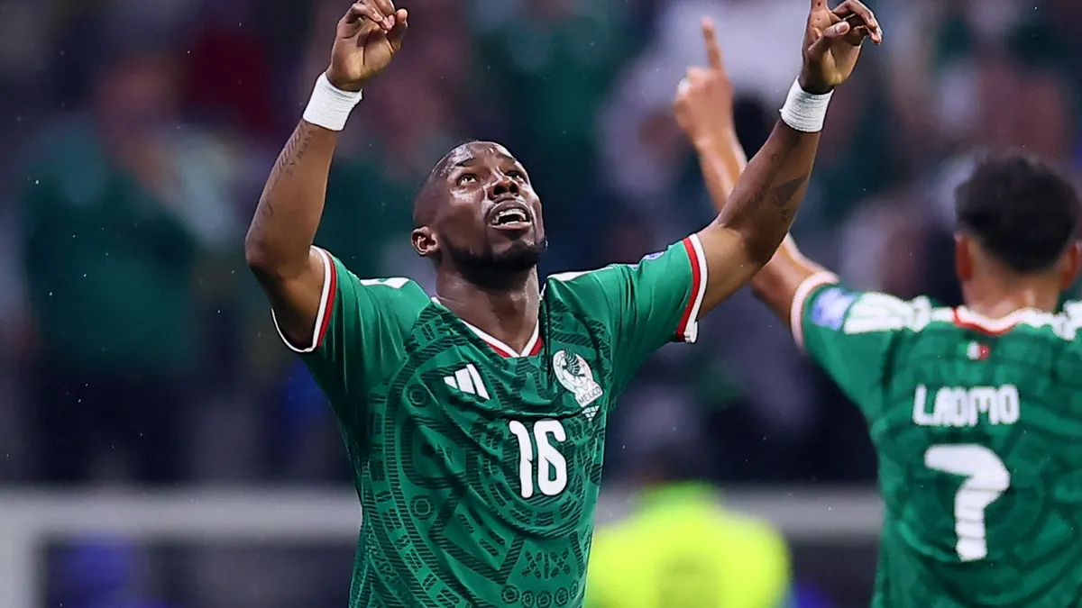 Mexico breaks curse, defeats Ecuador to make World Cup round of 16