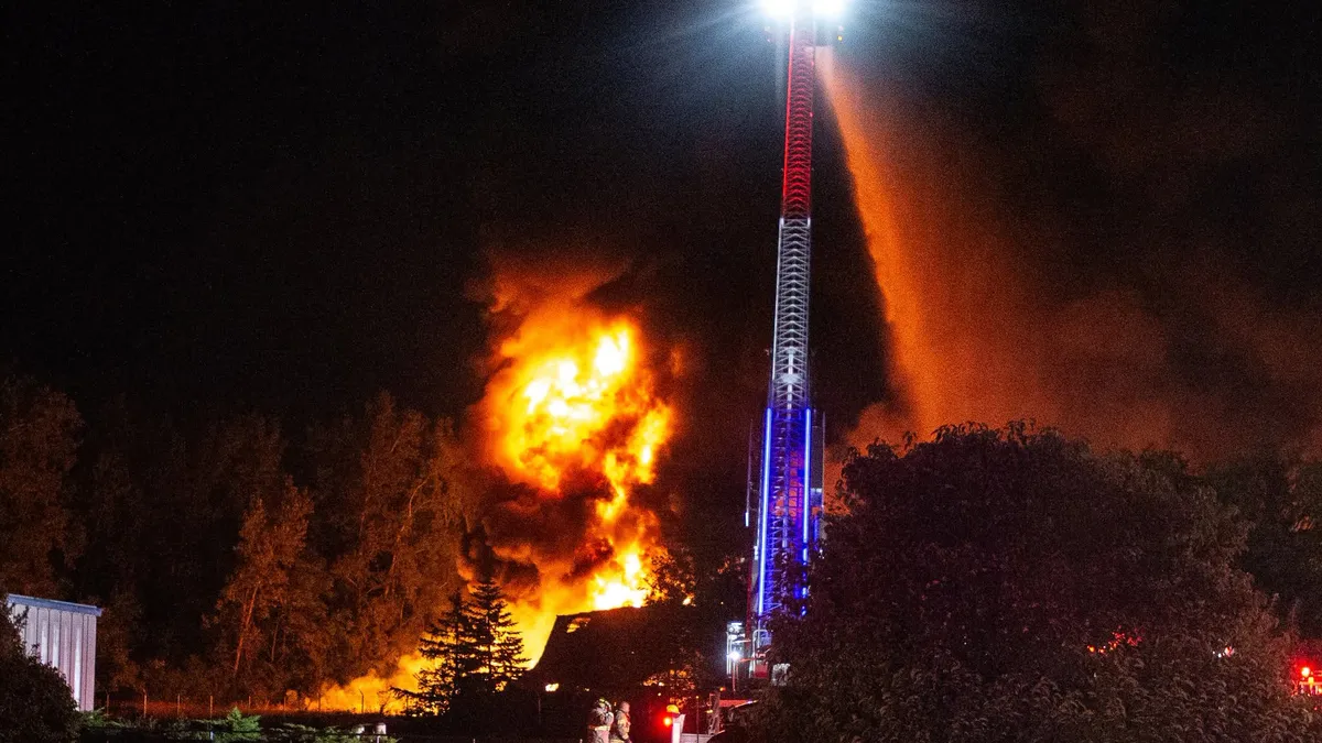 91363837007-toledo-industrial-fire
