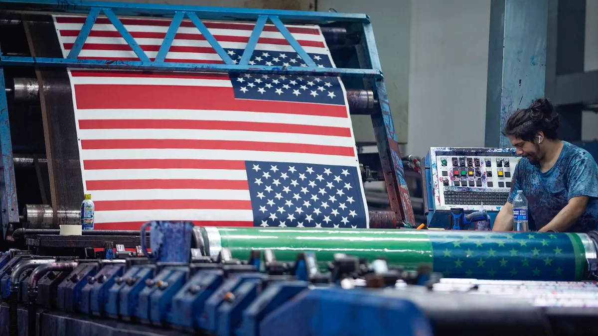 90035319007-americanflag