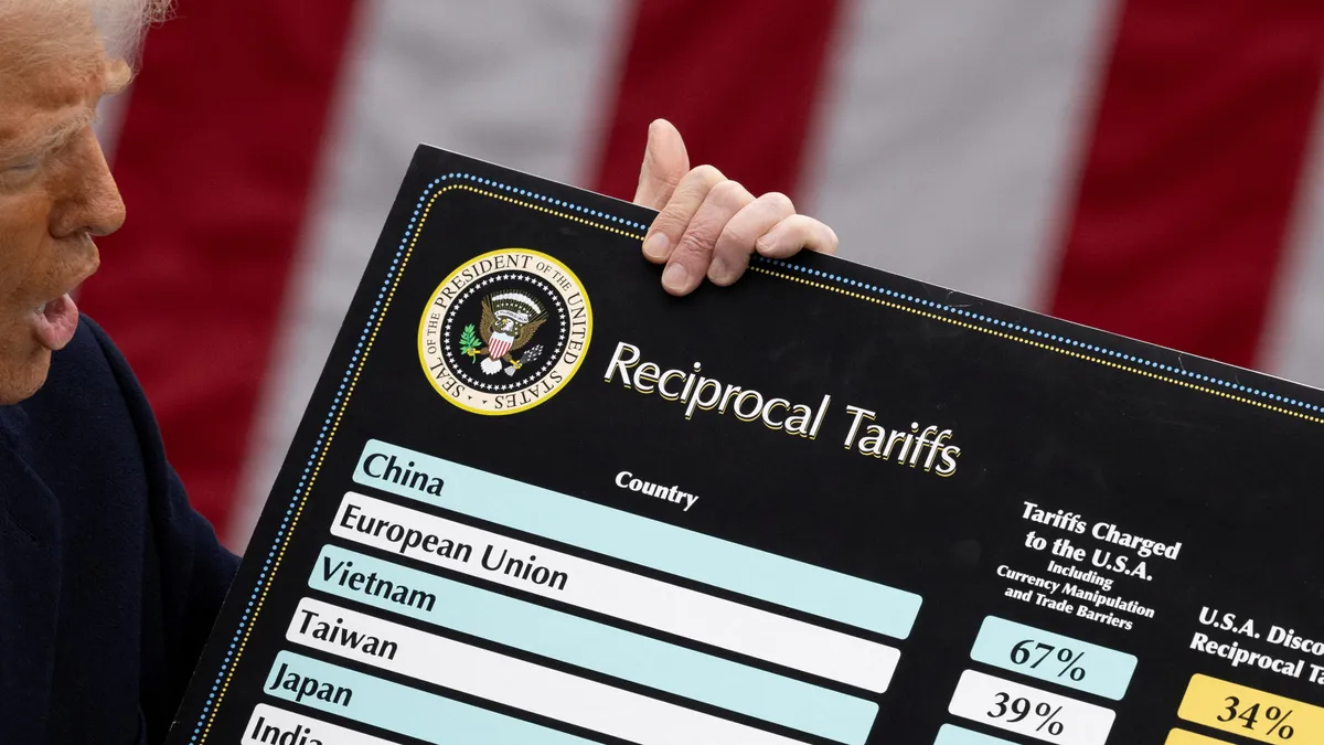90063876007-20260421-t-155336-z-1525239837-rc-2-xpdampej-4-rtrmadp-3-usatrumptariffsrefund