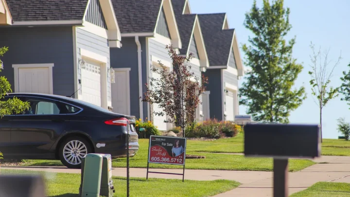 Seller beware? The housing ‘bidding war era is over,’ report finds