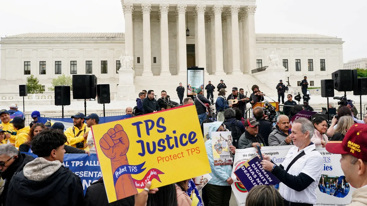90699450007-20260625-t-142550-z-2095962685-rc-22-zkazaslg-rtrmadp-3-usacourttrumpmigrants