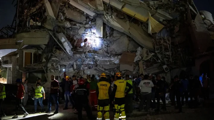 Rescue workers pour into Venezuela amid search; deaths top 1,000