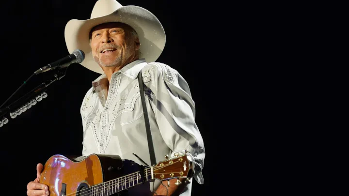 Alan Jackson delivers emotional speech at Nashville farewell concert
