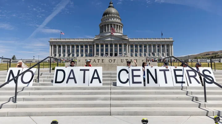 How do Democrats, Republicans feel about AI? New poll sheds light