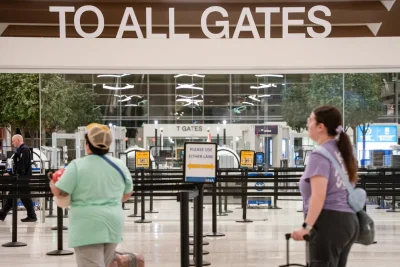 American Airlines briefly grounds all flights after tech issue