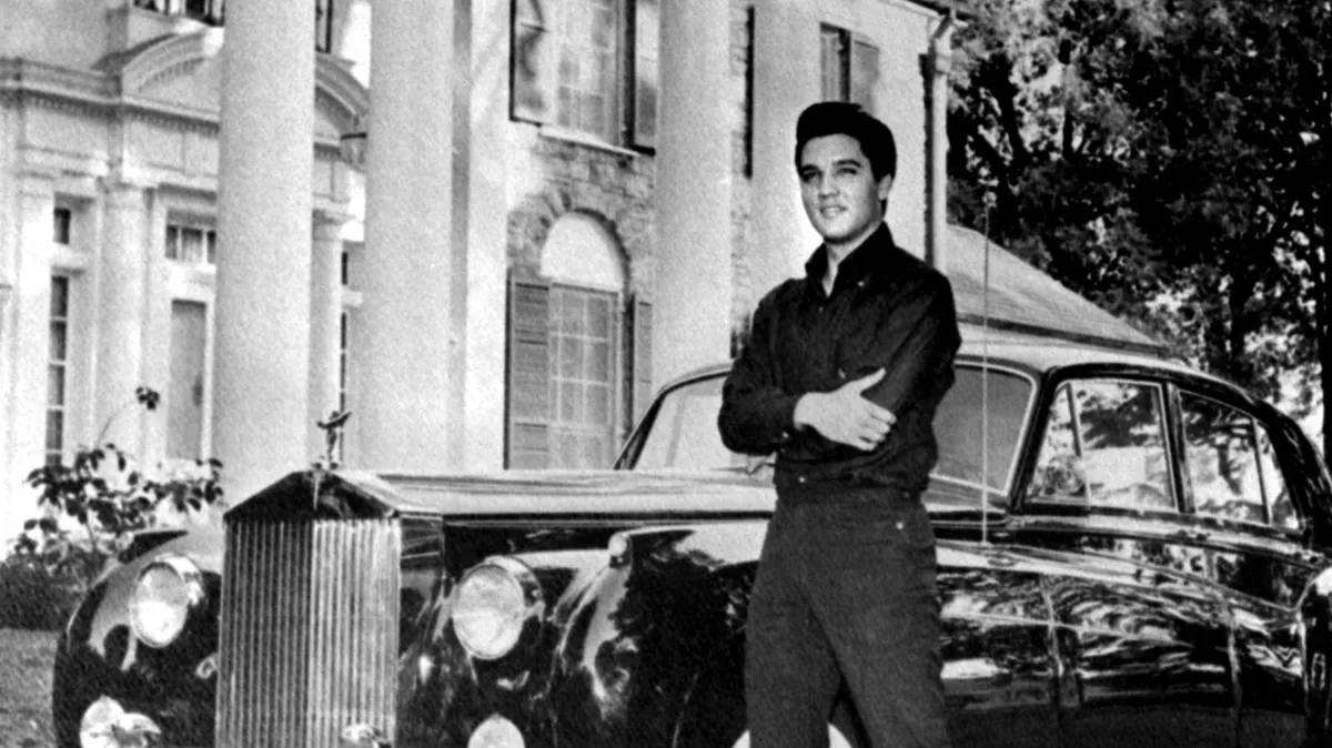 87131495007-elvis-graceland-1960