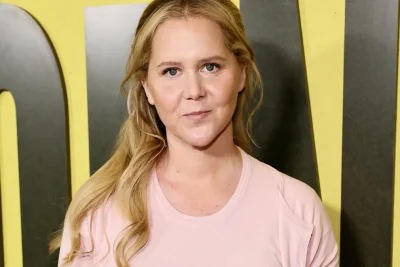 Amy Schumer soaks up July Fourth in a deep-V swimsuit