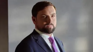 90660414007-lukerussert-2