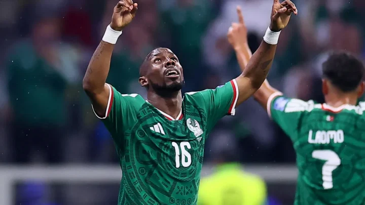 Mexico breaks curse, defeats Ecuador to make World Cup round of 16