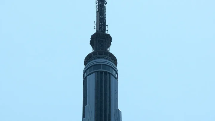 Who has climbed the Empire State Building? Masked couple and King Kong