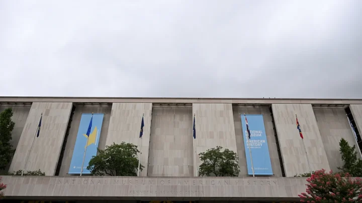 Controversial White House report targets Smithsonian. What’s going on?