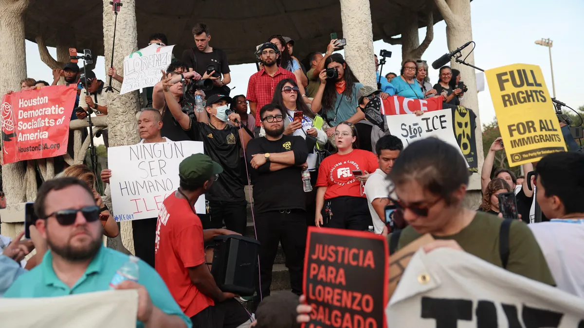 90874089007-20260709-t-013917-z-1026922010-rc-21-amac-1-t-3-b-rtrmadp-3-usamigrationtexasshooting