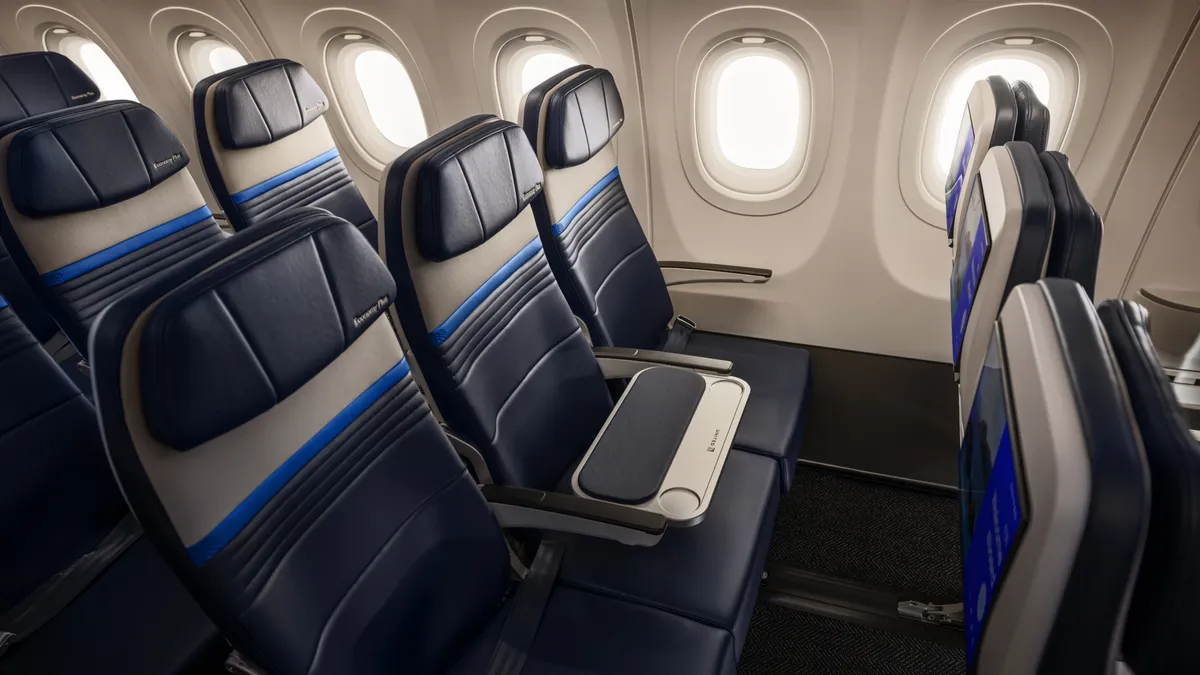 90908492007-united-airbus-a-321-xlr-economy-plus-middle-seat-product-july-2026