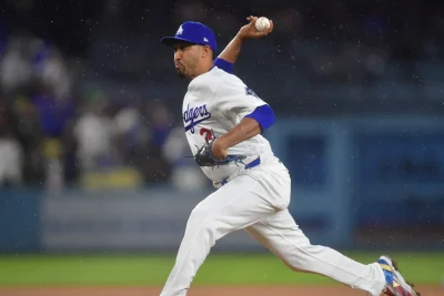 Edwin Diaz addresses cockfighting as he works toward Dodgers return
