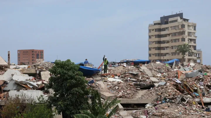 Death toll in Venezuela earthquakes passes 5,000 as searching continues
