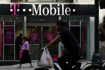T-Mobile outage hits thousands, customers vent online