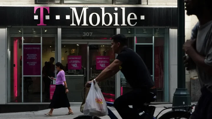 T-Mobile outage hits thousands, customers vent online