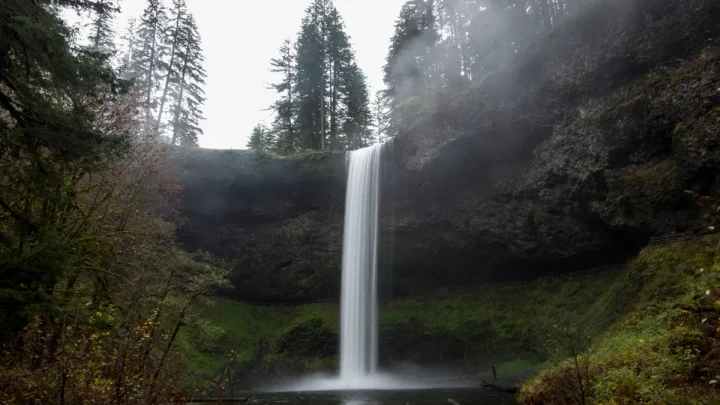 Kentucky man dies after falling from 177-foot waterfall in Oregon