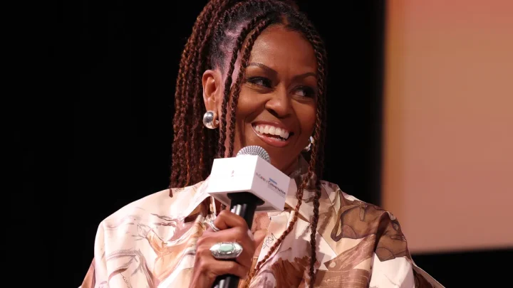 Michelle Obama’s green dress stuns at Martha’s Vineyard appearance