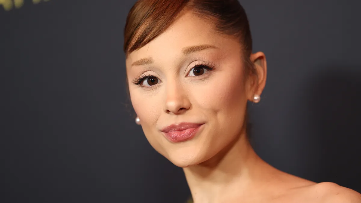 91143355007-ariana-grande-public-scrutiny