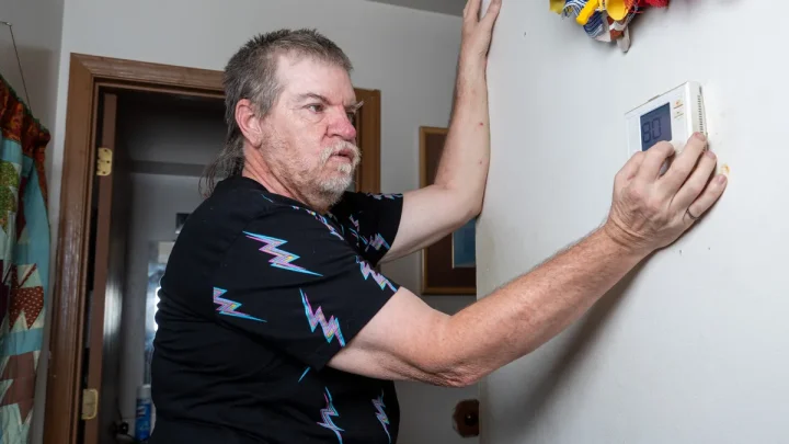 See where Americans prefer to set their AC, and what experts say