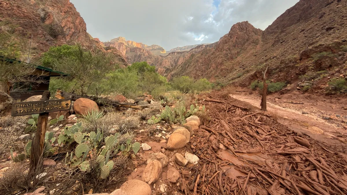 91539591007-phantom-ranch-station-entrance-nps
