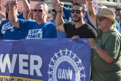 GOP spends Labor Day touting August jobs, Dems lift up union workers