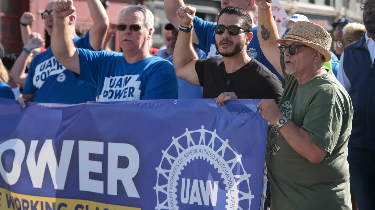 GOP spends Labor Day touting August jobs, Dems lift up union workers