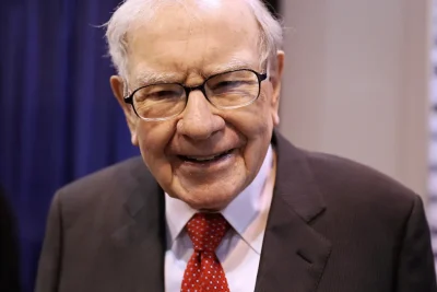 Warren Buffett steps down as Berkshire chair